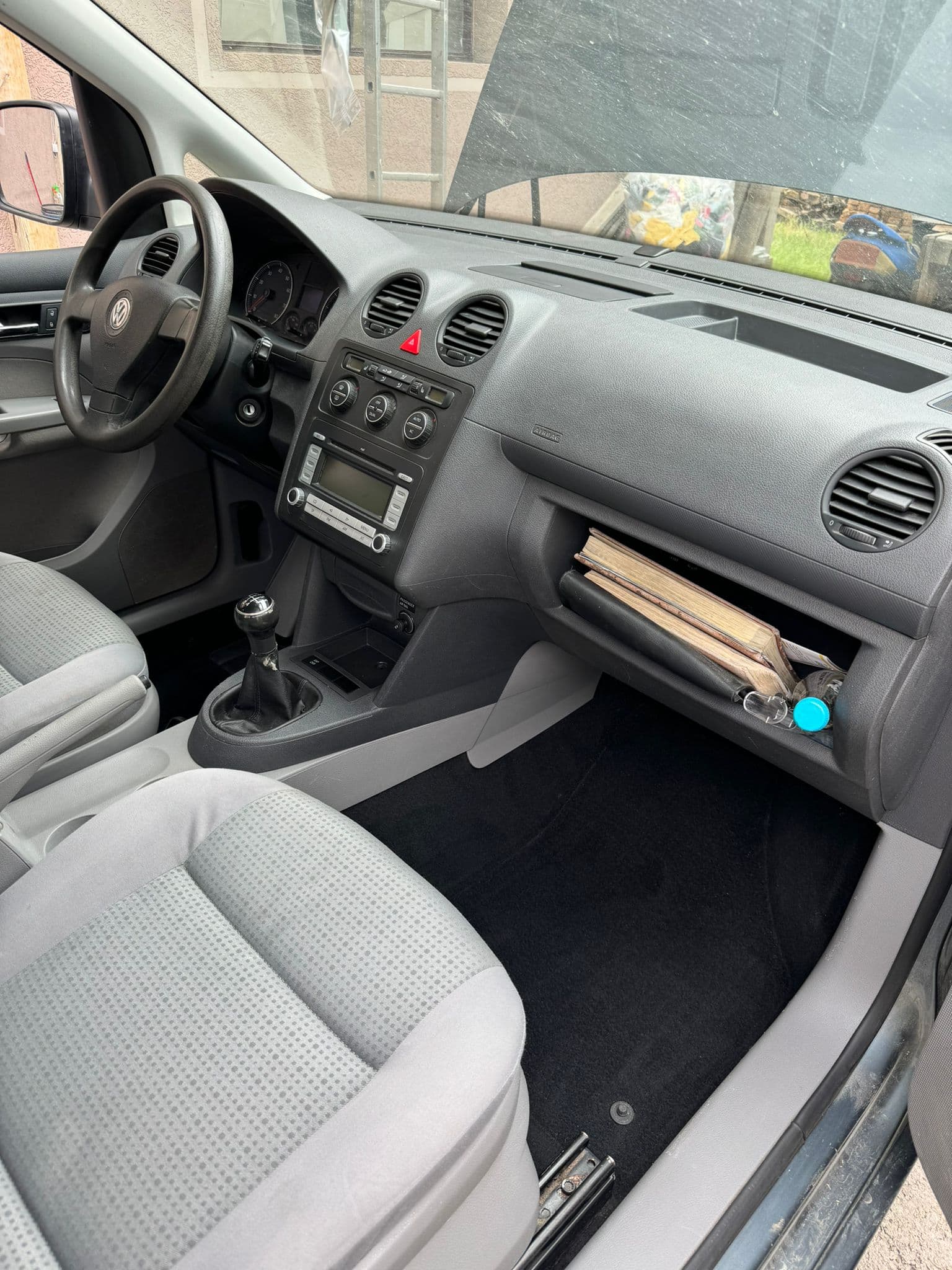 Sedište automobila posle dubinskog pranja u Autoperionici Jeti, Železnik