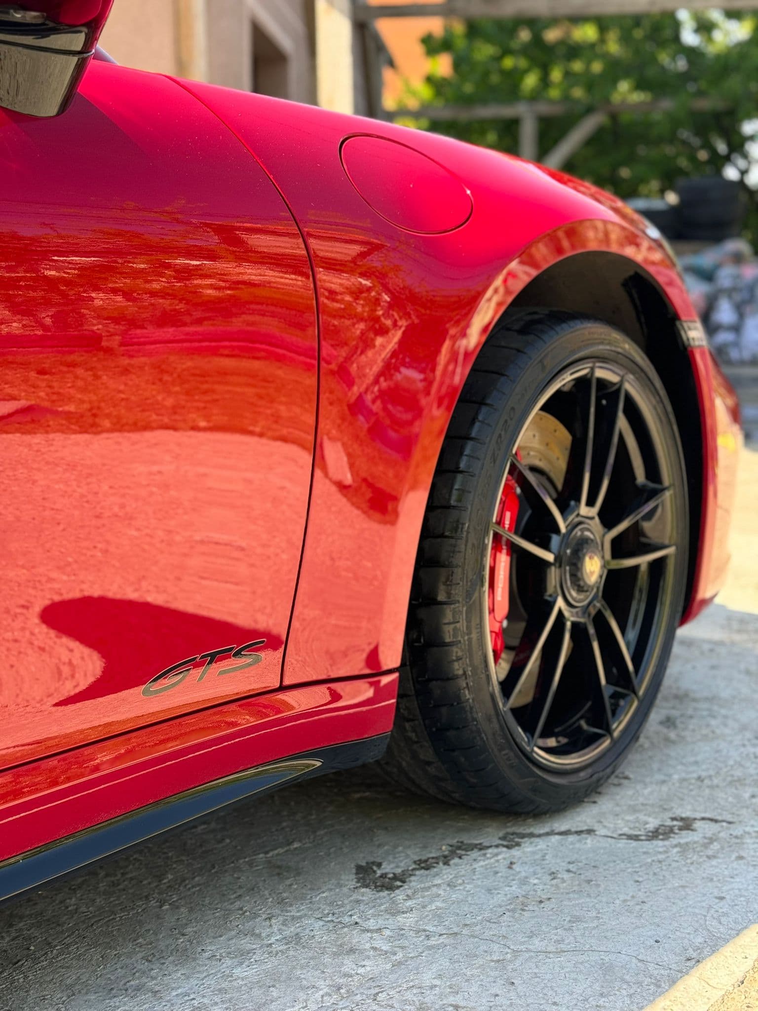 Opran automobil posle spoljašnjeg pranja u Autoperionici Jeti, Železnik